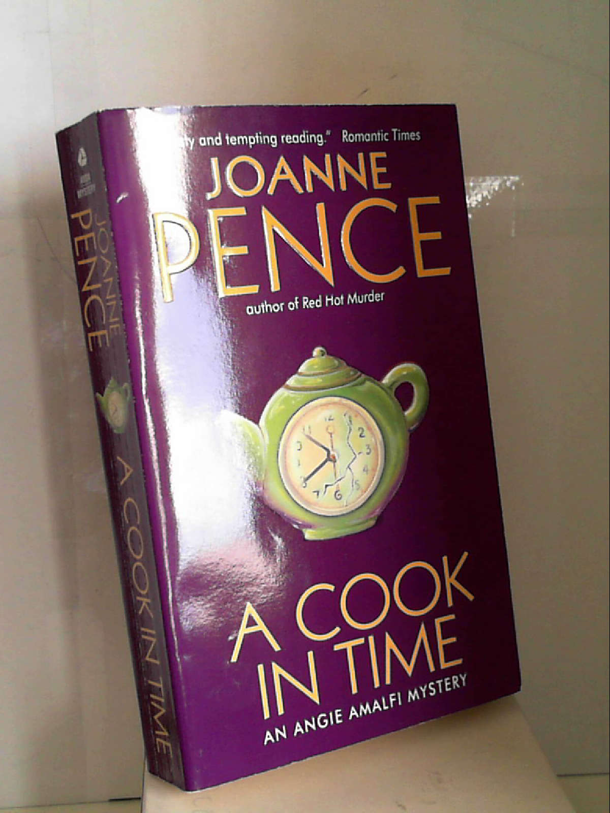 A Cook in Time: An Angie Amalfi Mystery