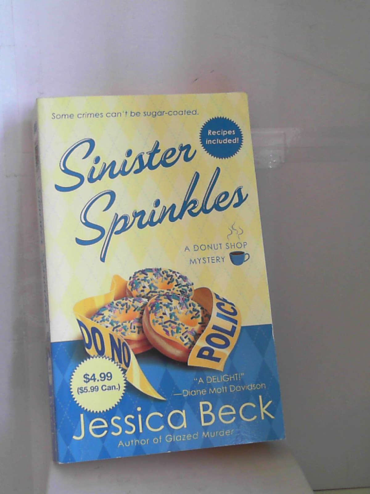Sinister Sprinkles: A Donut Shop Mystery (Donut Shop Mysteries) [Mass Market Paperback] Beck, Jessica - Jessica Beck